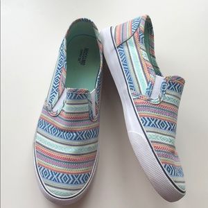 Multicolored geometric slip on sneakers